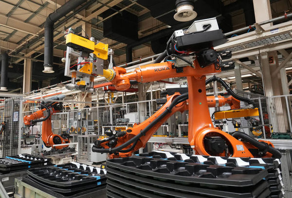 風(fēng)雨洗禮中，中國(guó)智能機(jī)器人產(chǎn)業(yè)的崛起與韌性生長(zhǎng)